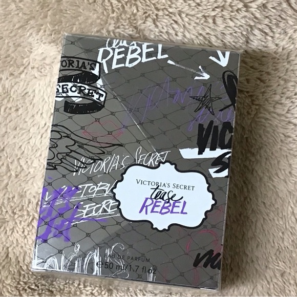 Victoria’s Secret tease rebel - Picture 9 of 11